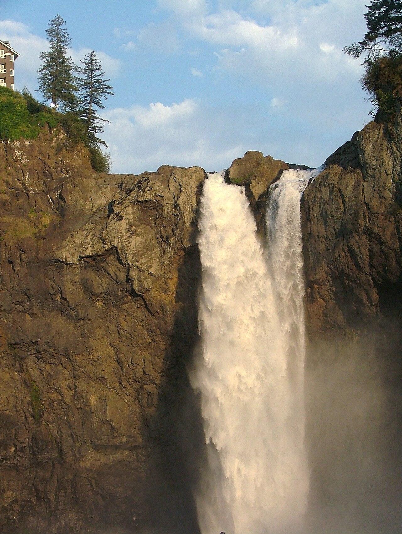 Snoqualmie Falls 攻略 2026：西雅圖近郊最易達的瀑布